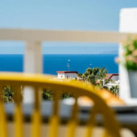 Modern With Ocean Views And Heated Pool In Malibu Park 아파트