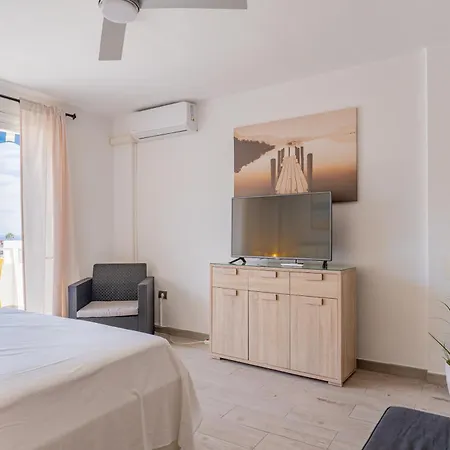 Modern With Ocean Views And Heated Pool In Malibu Park