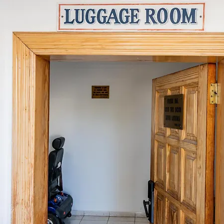 Modern With Ocean Views And Heated Pool In Malibu Park דירה אדחה