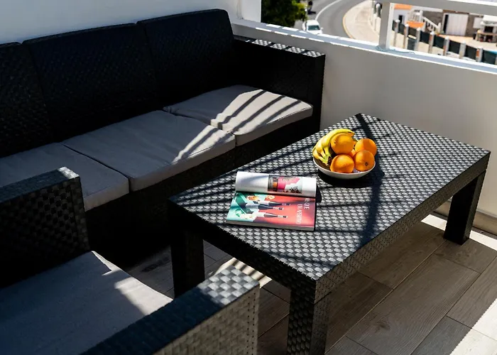 Modern With Ocean Views And Heated Pool In Malibu Park Apartment *