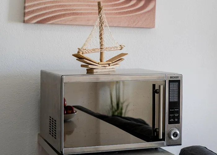 Modern With Ocean Views And Heated Pool In Malibu Park Apartment