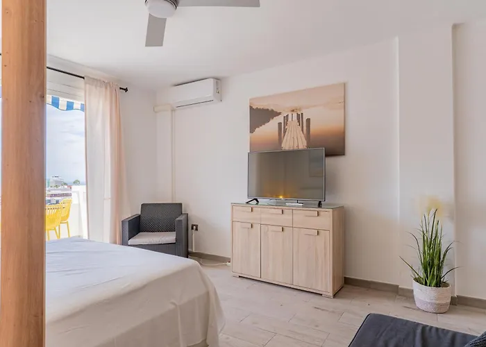 Modern With Ocean Views And Heated Pool In Malibu Park