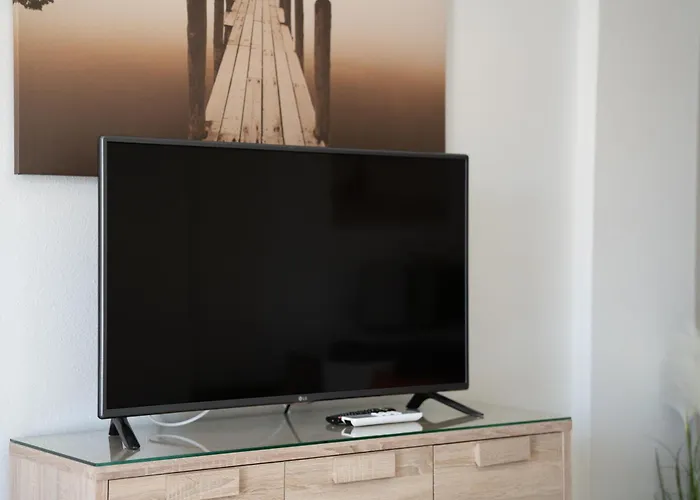 Modern With Ocean Views And Heated Pool In Malibu Park Apartment