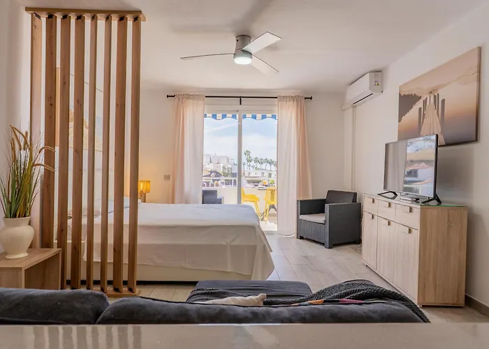 Modern With Ocean Views And Heated Pool In Malibu Park *