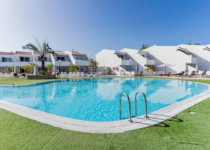 Modern With Ocean Views And Heated Pool In Malibu Park דירה